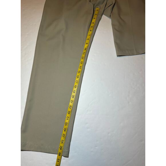 IZOD Golf Slim Fit Mens Performance Pants Straight Lightweight Khaki Size 38X30 - Picture 2 of 6